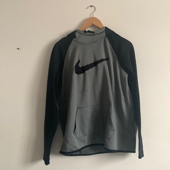 L | Therma-Fit Nike Hoodie - Picture 1 of 4